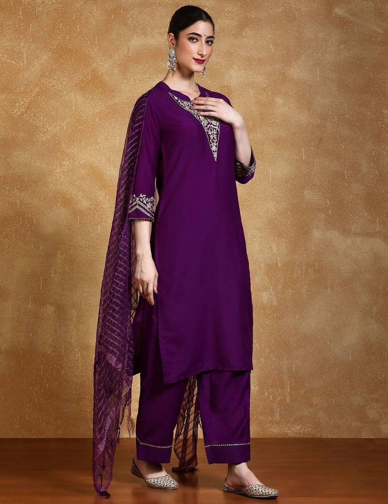 Women Floral Embroidered Kurta with Trousers & Dupatta
