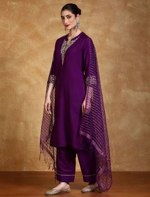 Women Floral Embroidered Kurta with Trousers & Dupatta 1
