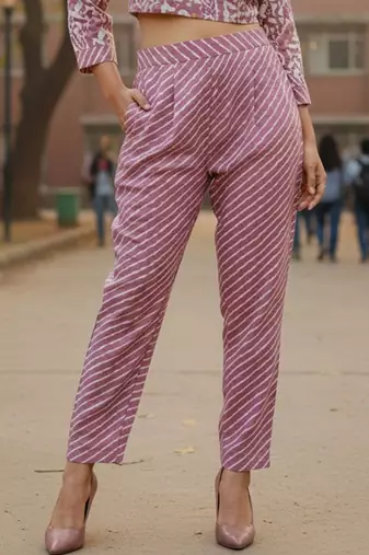 Women Floral Printed Regular  Cotton Kurta with Trousers & With Dupatta