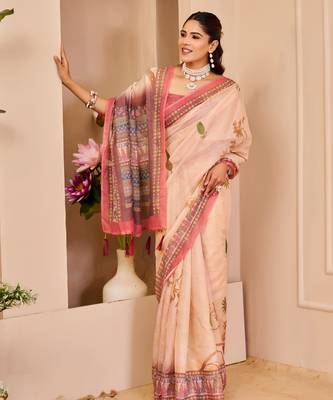 Peach shimmer printed zari saree with unstitched blouse piece. 5