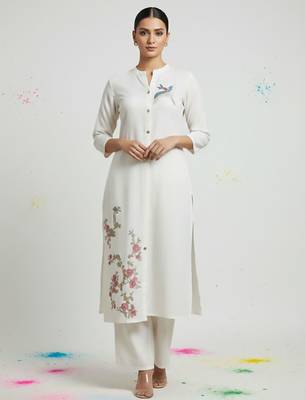 Women Floral Embroidered Regular Thread Work Kurta with Trousers 1