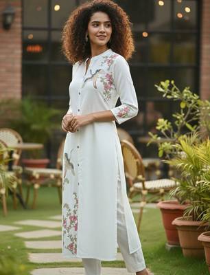 Women Floral Embroidered Regular Thread Work Kurta with Trousers 3
