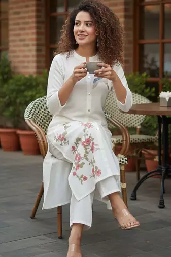 Women Floral Embroidered Regular Thread Work Kurta with Trousers