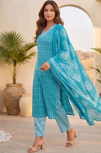 Women Ethnic Motifs Printed Regular Kurta with Trousers & With Dupatta