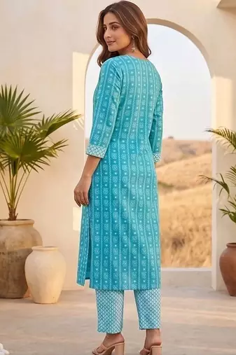 Women Ethnic Motifs Printed Regular Kurta with Trousers & With Dupatta