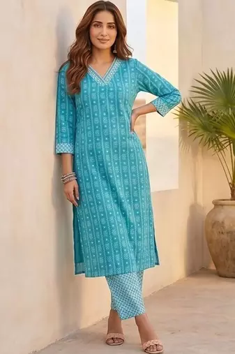 Women Ethnic Motifs Printed Regular Kurta with Trousers & With Dupatta