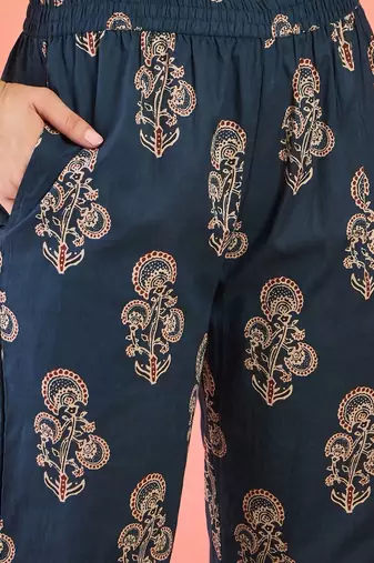 Women Ethnic Motifs Printed Regular Kurta with Trousers