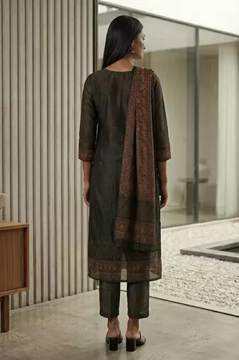 Women Geometric Printed Mandarin Collar Regular Kurta & Trousers With Dupatta