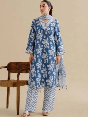 Women Floral Printed Regular  Cotton Kurta with Trousers & With Dupatta 1