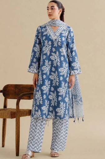 Women Floral Printed Regular  Cotton Kurta with Trousers & With Dupatta