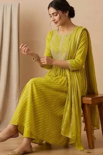Women Printed Regular Thread Work Kurta with Trousers & With Dupatta