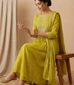 Women Printed Regular Thread Work Kurta with Trousers & With Dupatta