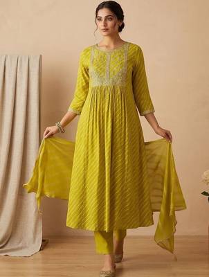 Women Printed Regular Thread Work Kurta with Trousers & With Dupatta 2