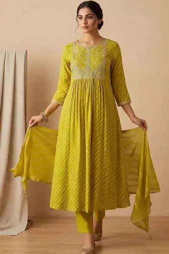 Women Printed Regular Thread Work Kurta with Trousers & With Dupatta