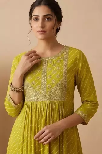 Women Printed Regular Thread Work Kurta with Trousers & With Dupatta