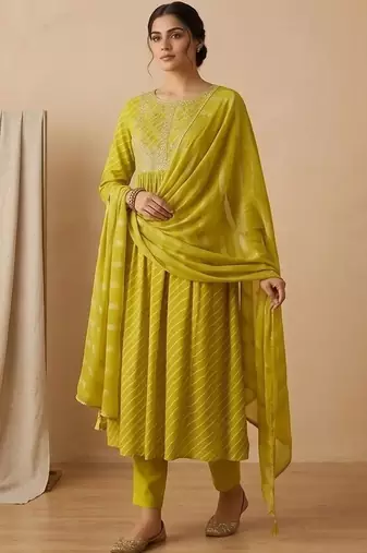 Women Printed Regular Thread Work Kurta with Trousers & With Dupatta