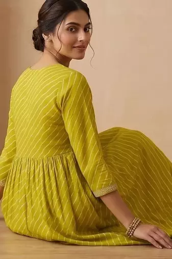 Women Printed Regular Thread Work Kurta with Trousers & With Dupatta