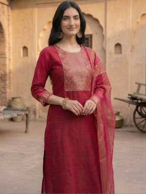 Women Regular Patchwork Kurta with Trousers 3