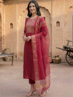 Women Regular Patchwork Kurta with Trousers 4