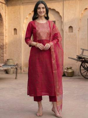 Women Regular Patchwork Kurta with Trousers 5