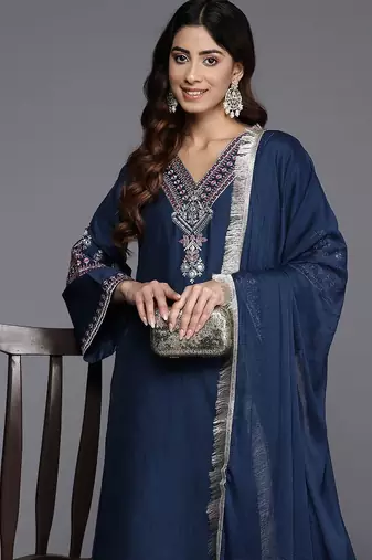 Women Ethnic Motifs Embroidered Regular Kurta with Trousers & With Dupatta