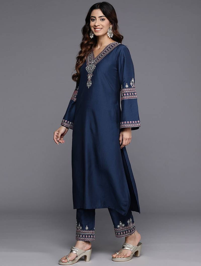 Women Ethnic Motifs Embroidered Regular Kurta with Trousers & With Dupatta