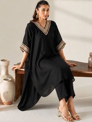Women Ethnic Motifs Yoke Design Regular Kurta with Trousers 1