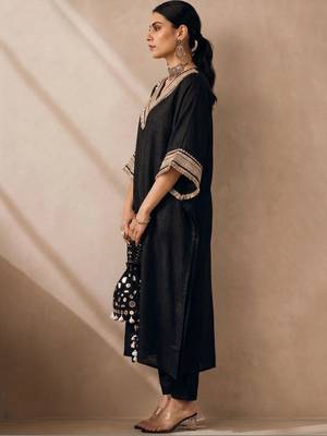 Women Ethnic Motifs Yoke Design Regular Kurta with Trousers 4