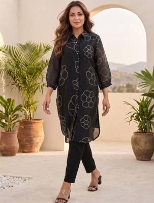Women Floral Printed Regular Chanderi Silk Kurta with Trousers 1