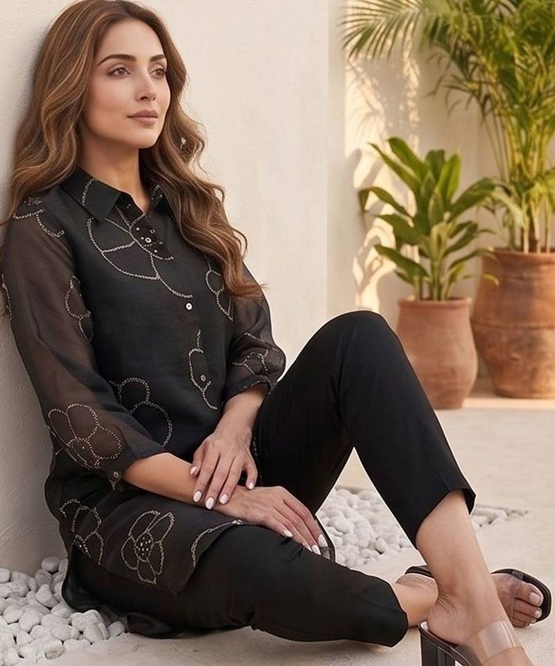 Women Floral Printed Regular Chanderi Silk Kurta with Trousers