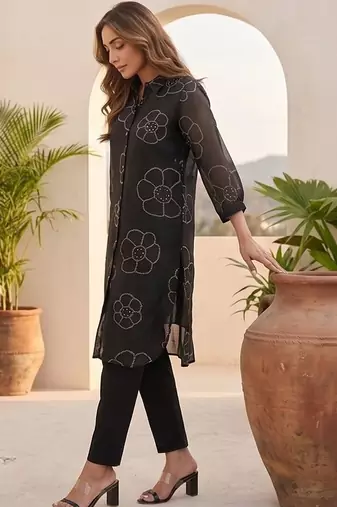 Women Floral Printed Regular Chanderi Silk Kurta with Trousers