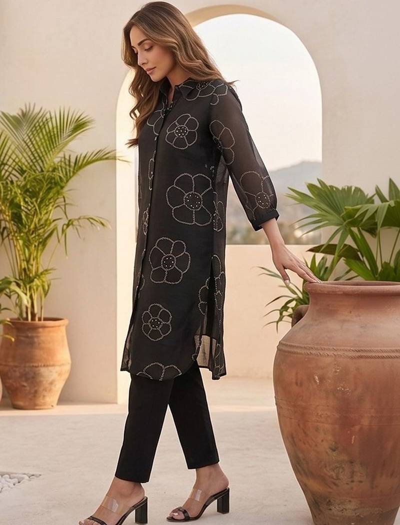 Women Floral Printed Regular Chanderi Silk Kurta with Trousers