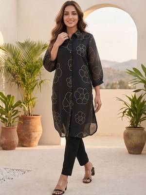 Women Floral Printed Regular Chanderi Silk Kurta with Trousers 4