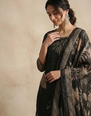 Women Floral Printed Regular Chanderi Silk Kurta with Trousers & With Dupatta 2