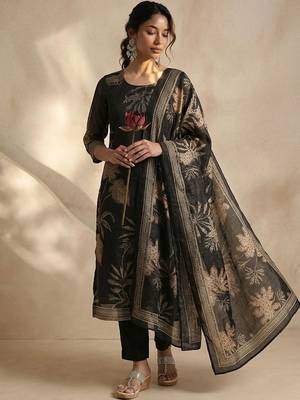 Women Floral Printed Regular Chanderi Silk Kurta with Trousers & With Dupatta 3