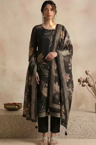 Women Floral Printed Regular Chanderi Silk Kurta with Trousers & With Dupatta
