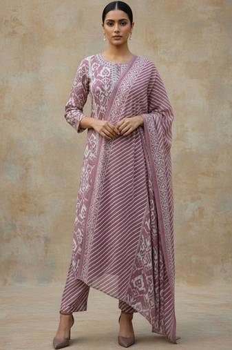 Women Floral Printed Regular  Cotton Kurta with Trousers & With Dupatta