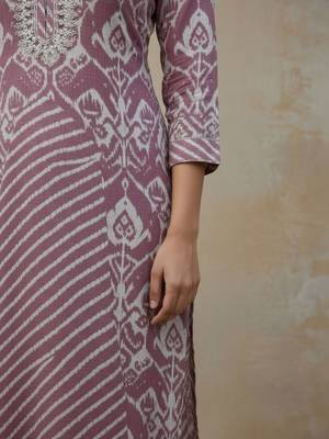 Women Floral Printed Regular  Cotton Kurta with Trousers & With Dupatta 4