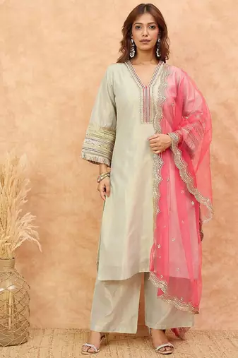 Women Solid Kurta with Trousers & Dupatta