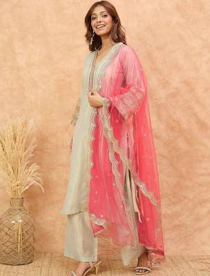 Women Solid Kurta with Trousers & Dupatta 4