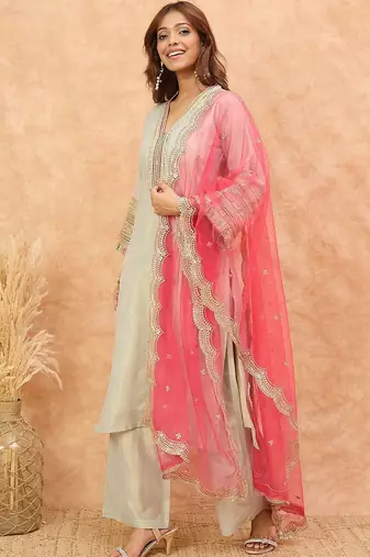 Women Solid Kurta with Trousers & Dupatta