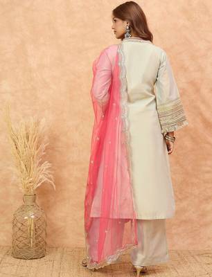 Women Solid Kurta with Trousers & Dupatta 5
