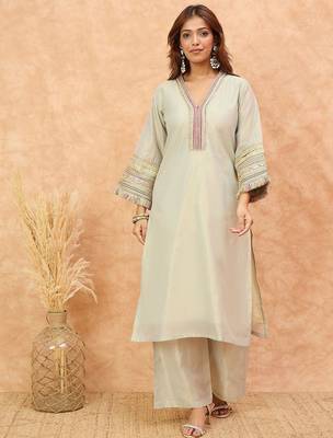 Women Solid Kurta with Trousers & Dupatta 7