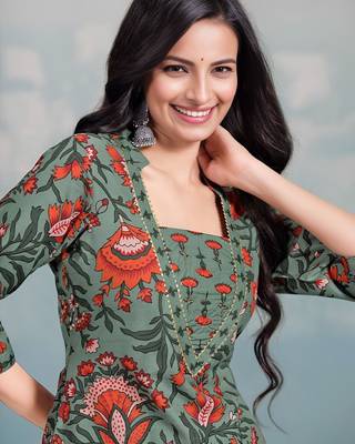 Women Floral Printed Regular Kurta with Trousers & With Dupatta 2