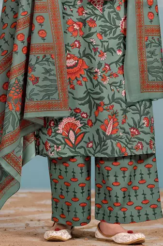 Women Floral Printed Regular Kurta with Trousers & With Dupatta