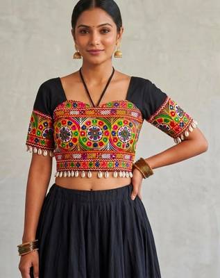Black rayon sweetheart neck embroidered blouse | navratri garba & dandiya outfit padded 1