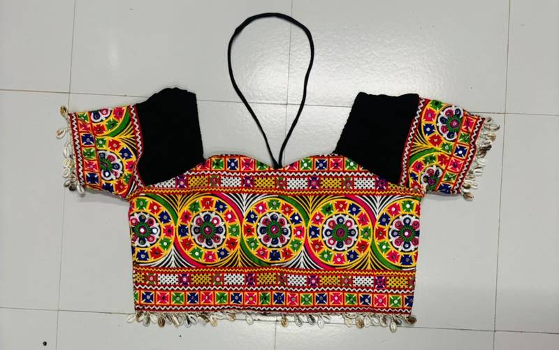 Black rayon sweetheart neck embroidered blouse | navratri garba & dandiya outfit padded