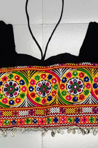 Black rayon sweetheart neck embroidered blouse | navratri garba & dandiya outfit padded