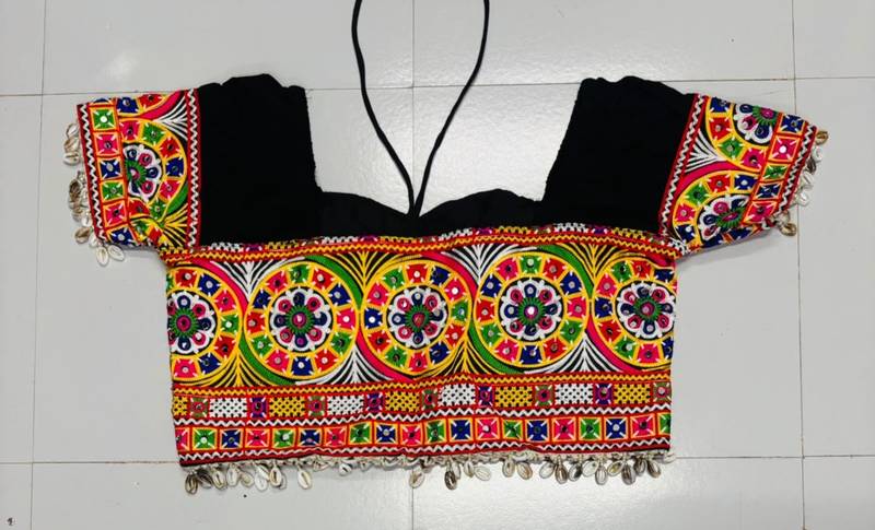 Black rayon sweetheart neck embroidered blouse | navratri garba & dandiya outfit padded