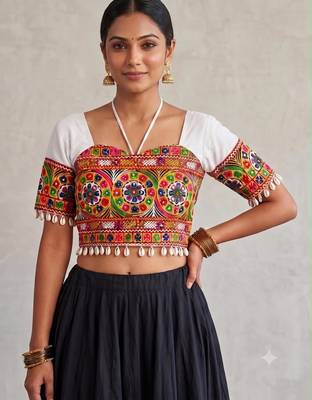 White rayon sweetheart neck embroidered blouse | navratri garba & dandiya outfit padded 1